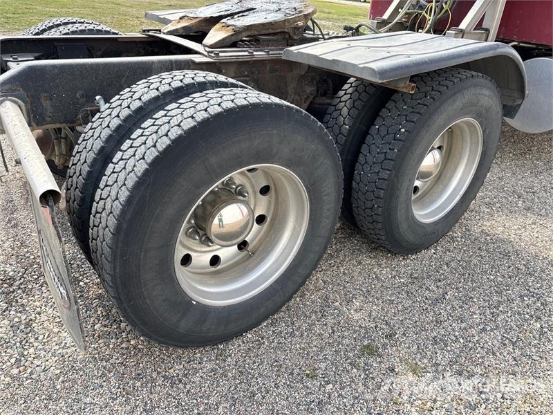 Kenworth T800B Vetopöytäautot