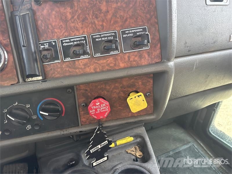 Kenworth T800B 60 bbl 6x4 Hot Oil Truck Előállítási eszközök