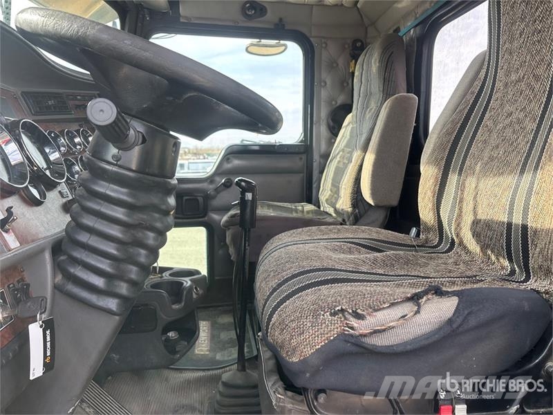Kenworth T800B 60 bbl 6x4 Hot Oil Truck Előállítási eszközök