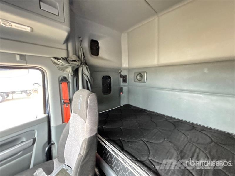 Kenworth T880 وحدات الجر