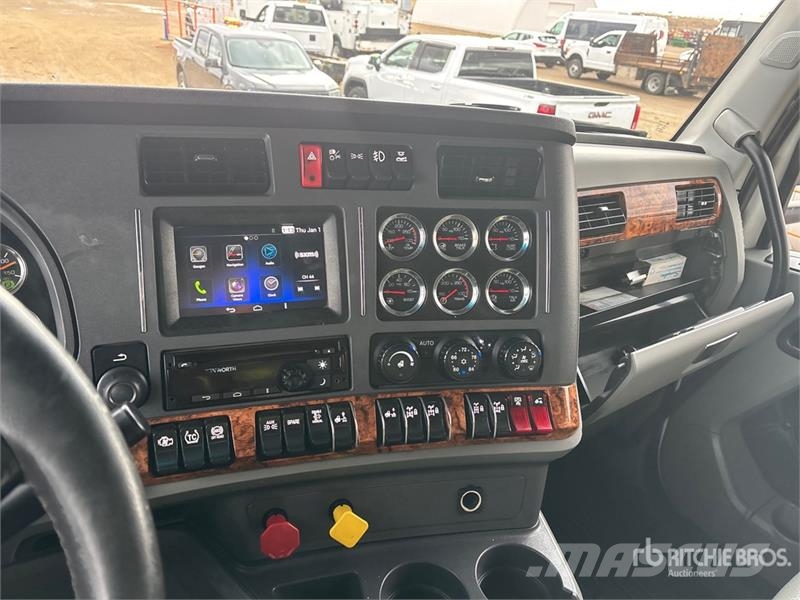 Kenworth T880 وحدات الجر
