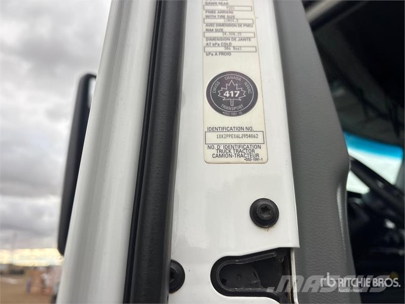 Kenworth T880 وحدات الجر