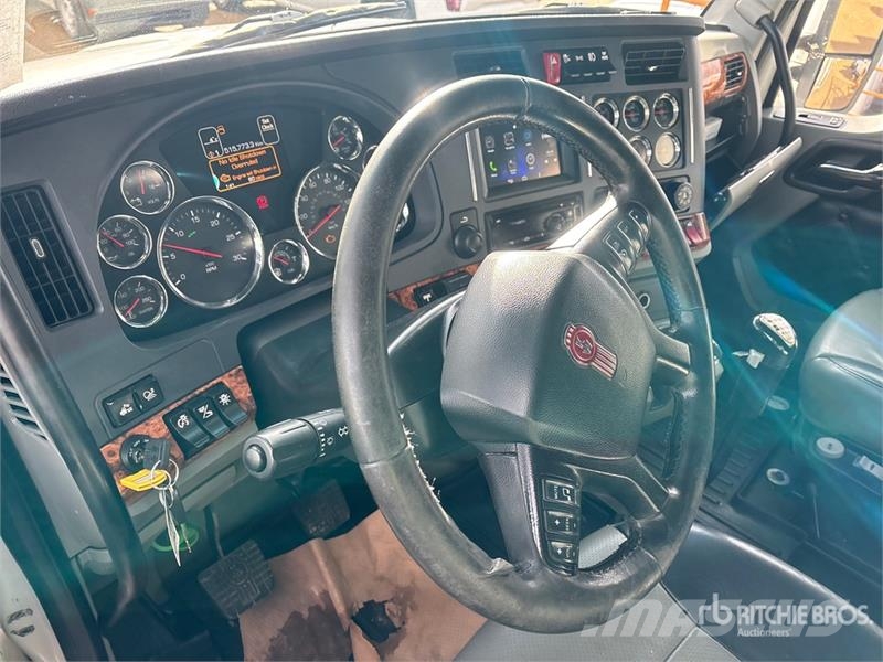 Kenworth T880 وحدات الجر