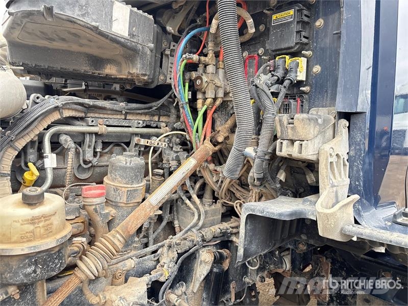 Kenworth T880 وحدات الجر