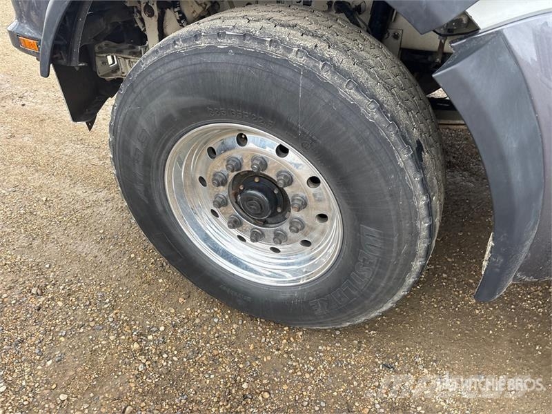 Kenworth T880 وحدات الجر