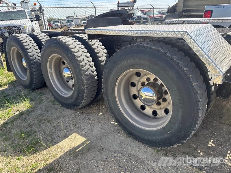 Kenworth T880 Vetopöytäautot