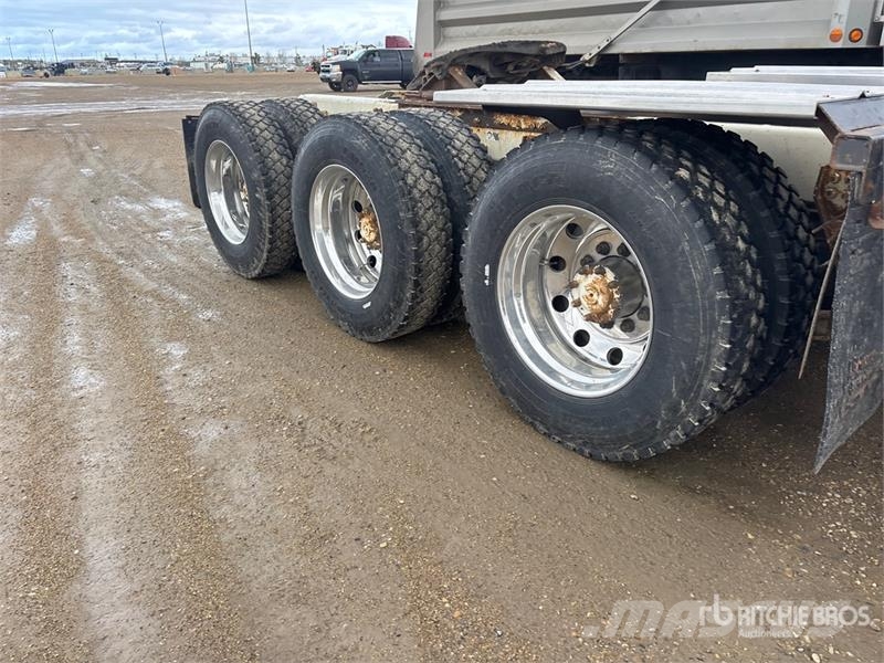 Kenworth T880 وحدات الجر