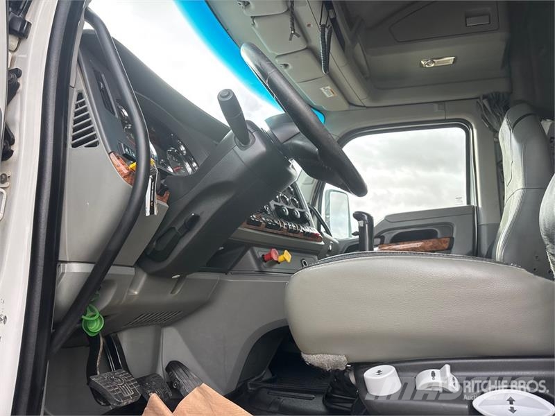 Kenworth T880 وحدات الجر