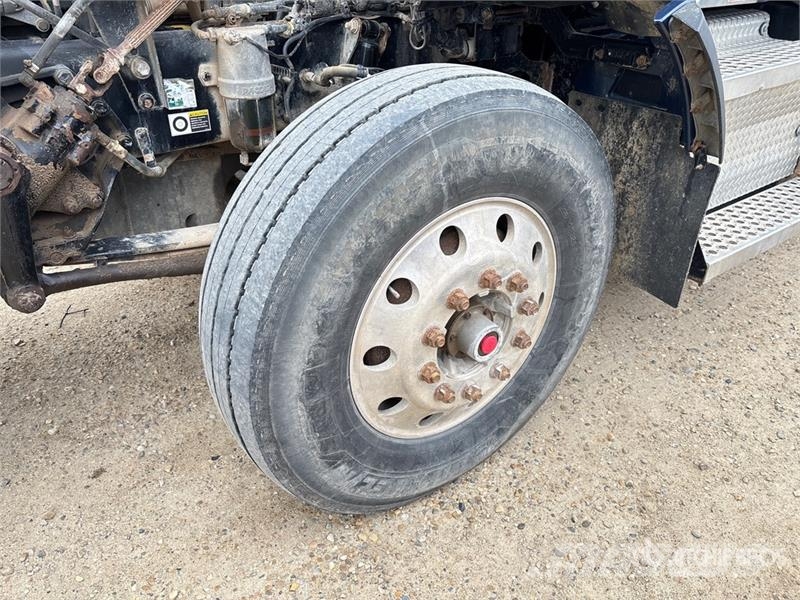 Kenworth T880 وحدات الجر