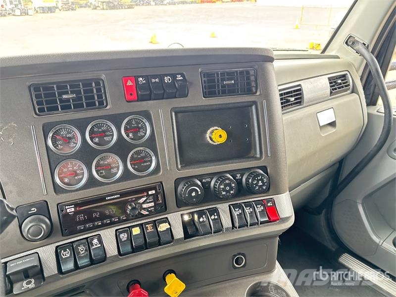 Kenworth T880 وحدات الجر