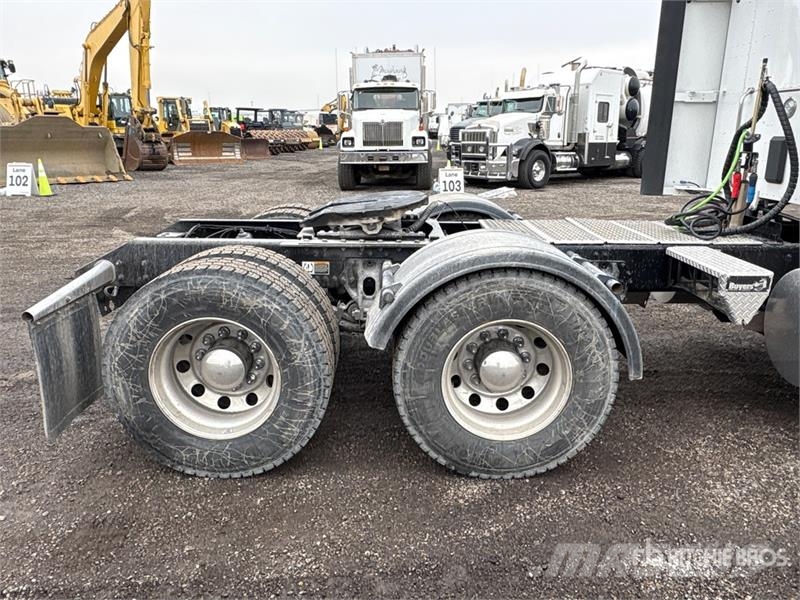 Kenworth T880 牵引车