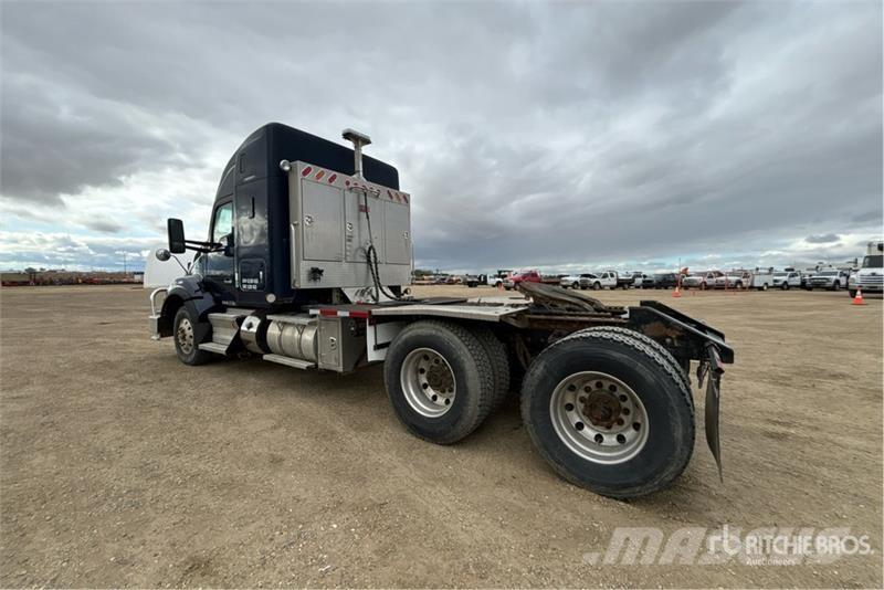 Kenworth T880 وحدات الجر