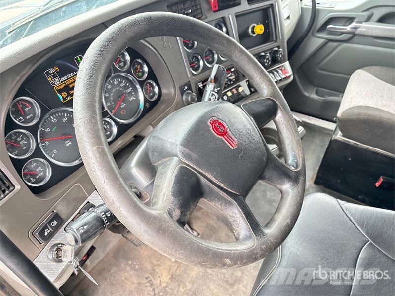 Kenworth T880 وحدات الجر