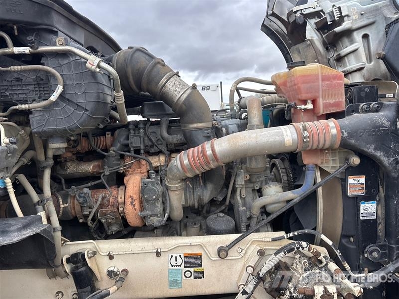 Kenworth T880 وحدات الجر