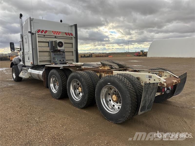 Kenworth T880 وحدات الجر