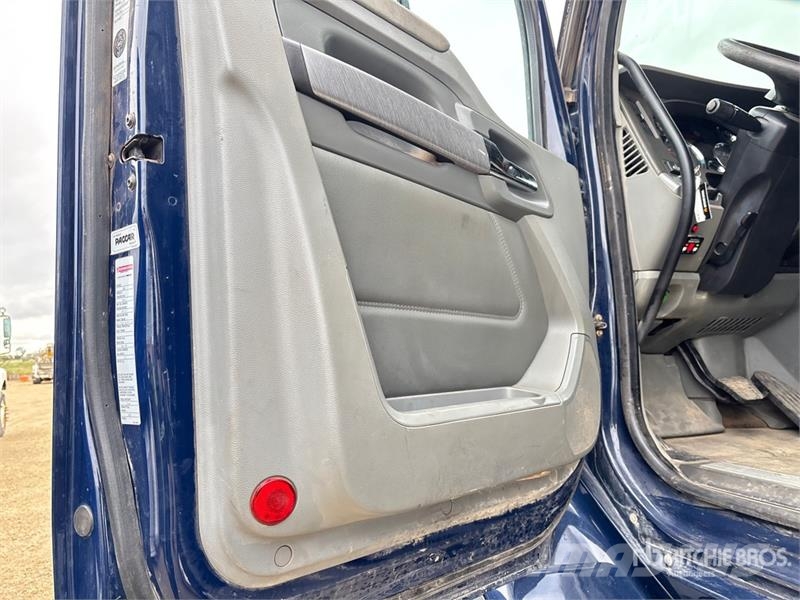 Kenworth T880 وحدات الجر