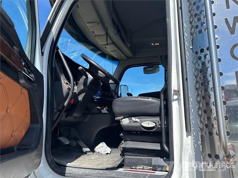Kenworth T880 Vetopöytäautot