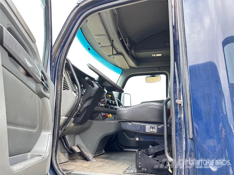 Kenworth T880 وحدات الجر