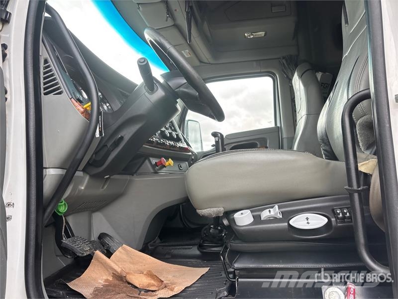 Kenworth T880 وحدات الجر