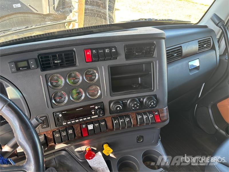 Kenworth T880 Vetopöytäautot