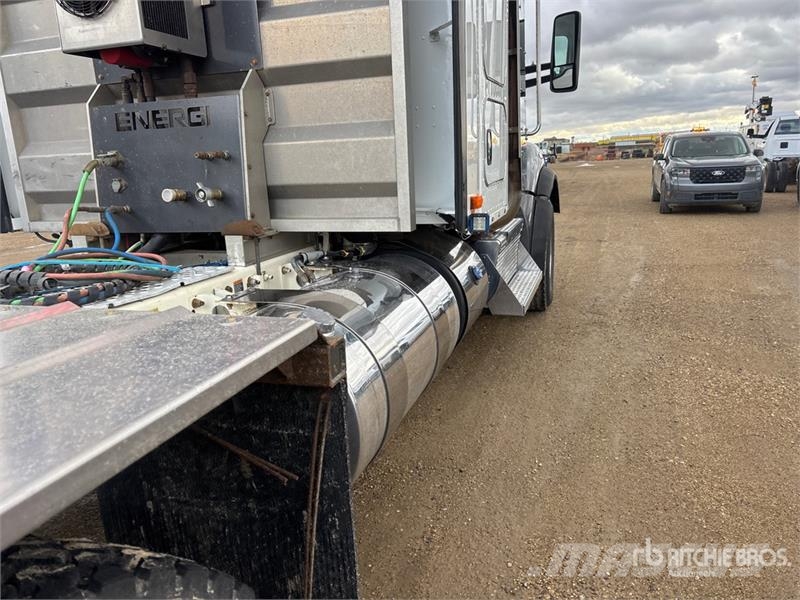 Kenworth T880 وحدات الجر