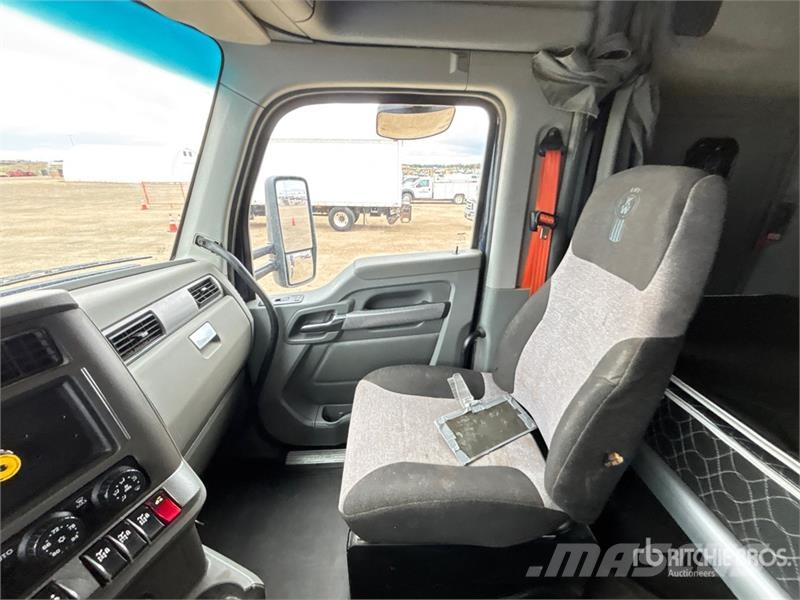 Kenworth T880 وحدات الجر
