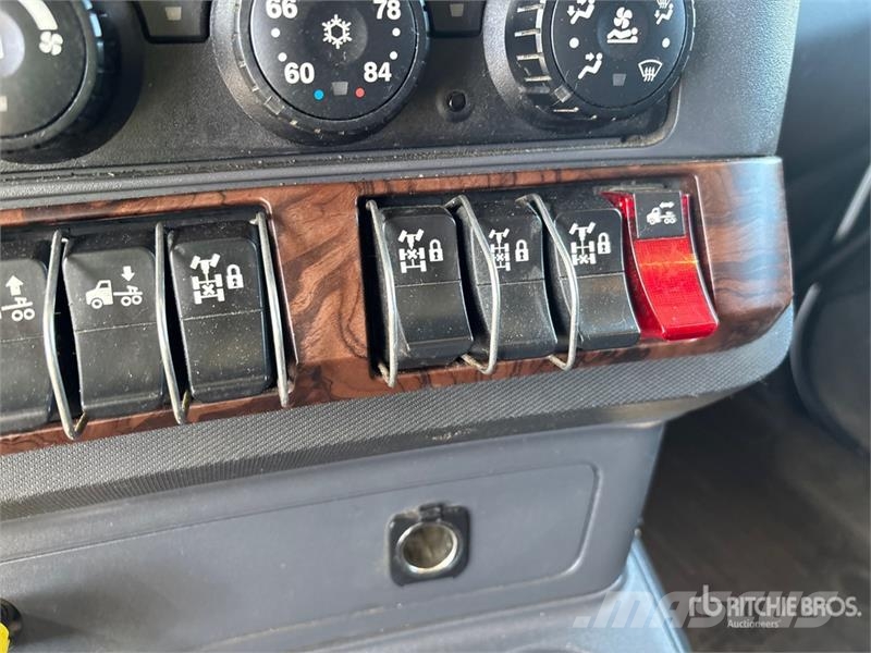 Kenworth T880 Vetopöytäautot