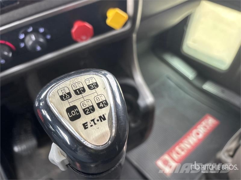 Kenworth W900 牵引车