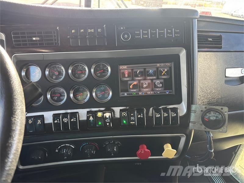 Kenworth W900 牵引车