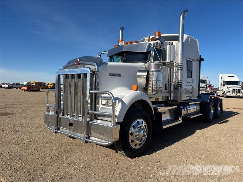 Kenworth W900 牵引车