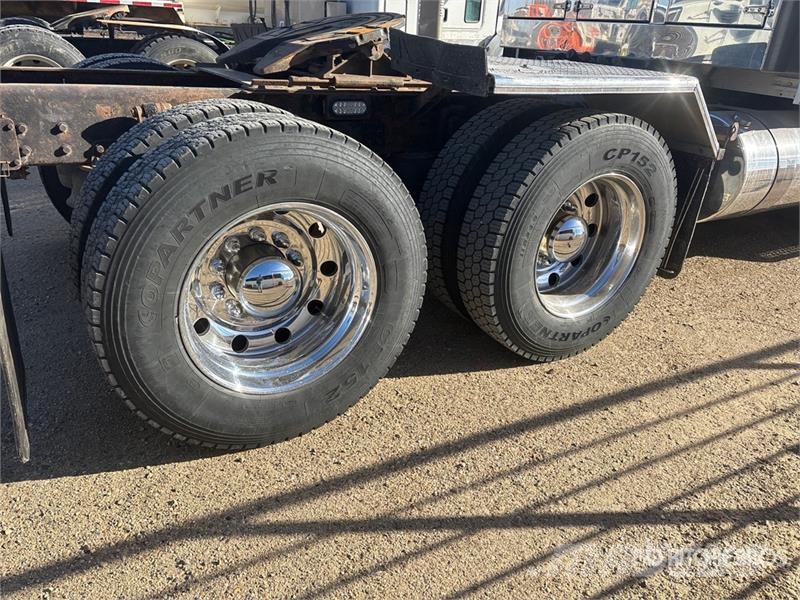 Kenworth W900 牵引车