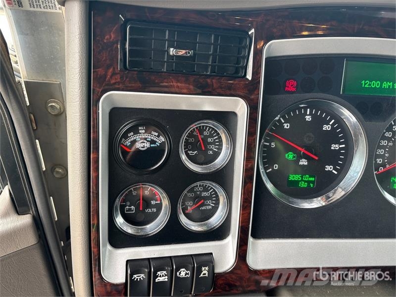 Kenworth W900 Vetopöytäautot