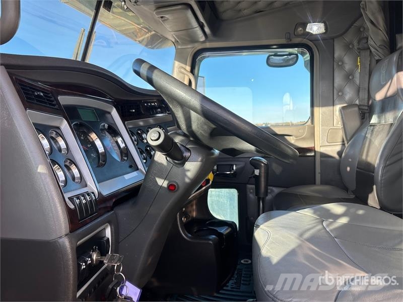 Kenworth W900 牵引车