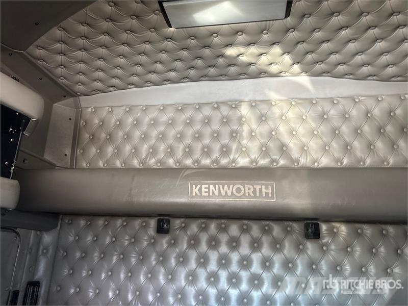 Kenworth W900 牵引车