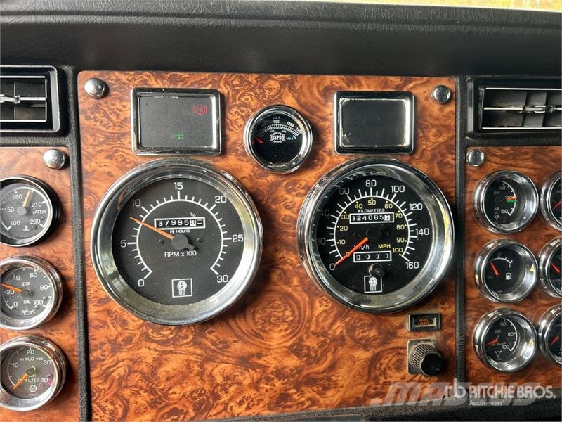 Kenworth W900 曳引機組件