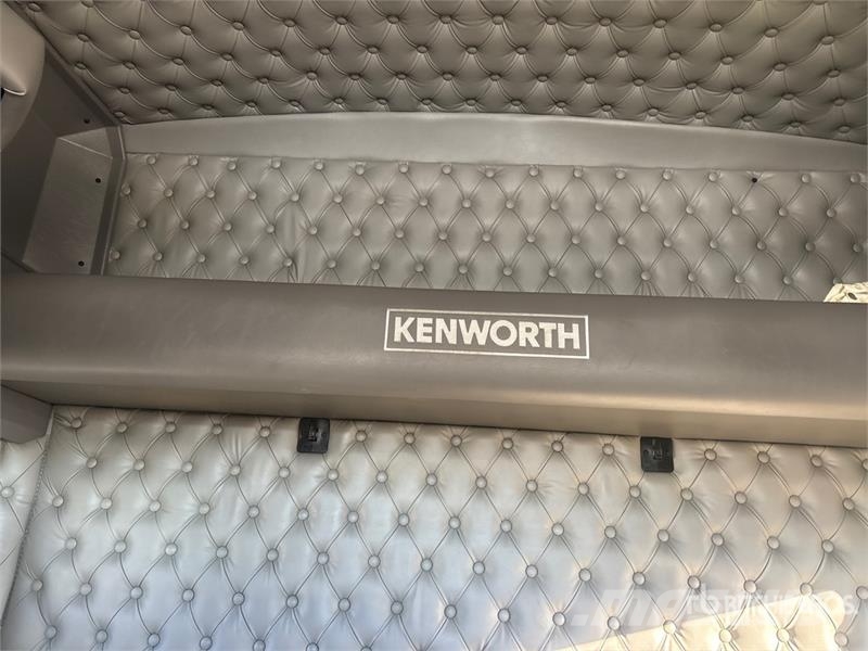 Kenworth W900 牵引车
