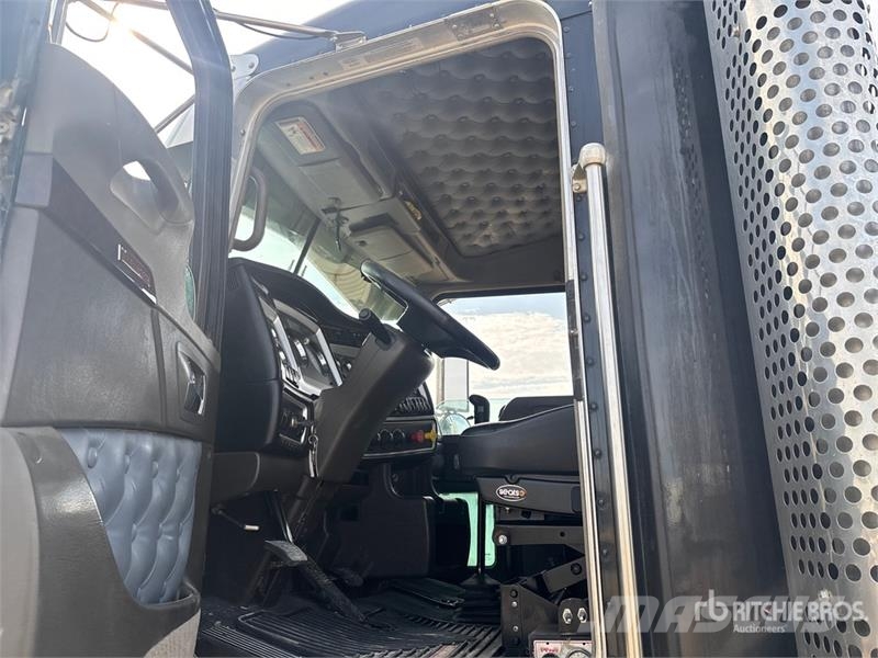 Kenworth W900 Vetopöytäautot
