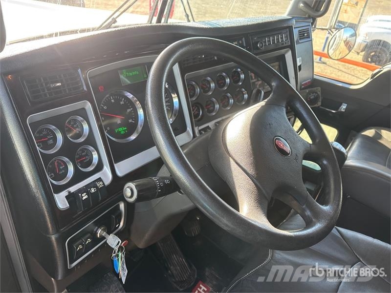 Kenworth W900 牵引车