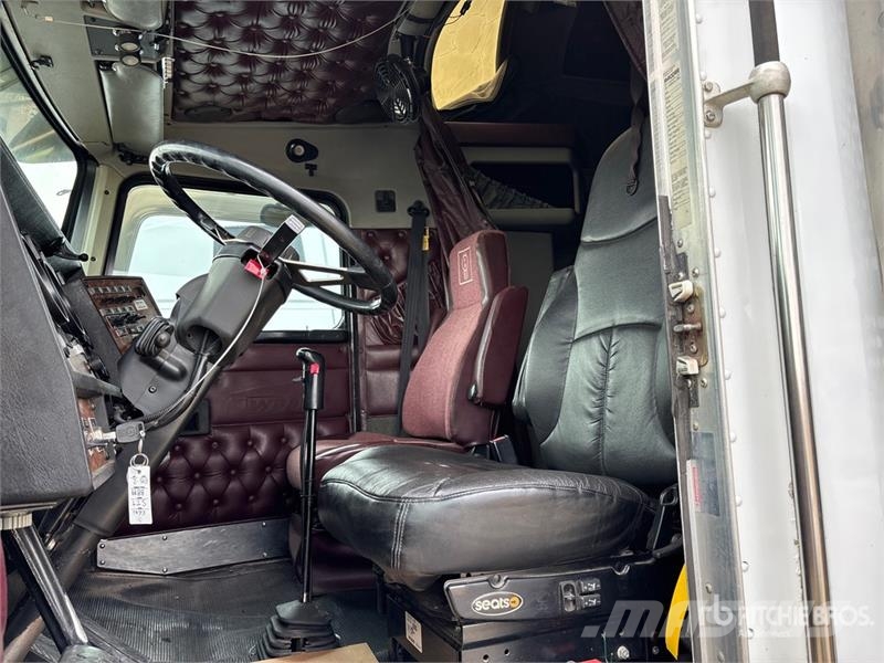 Kenworth W900 Тягачі