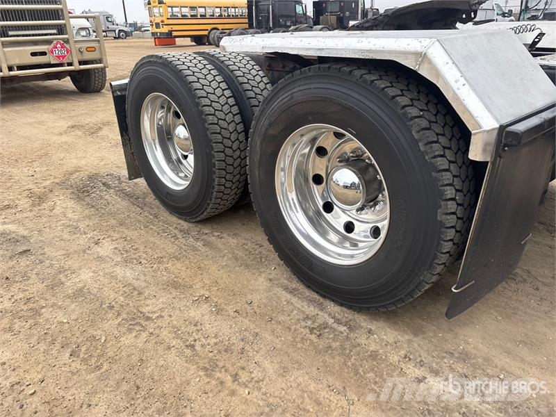 Kenworth W900 牵引车