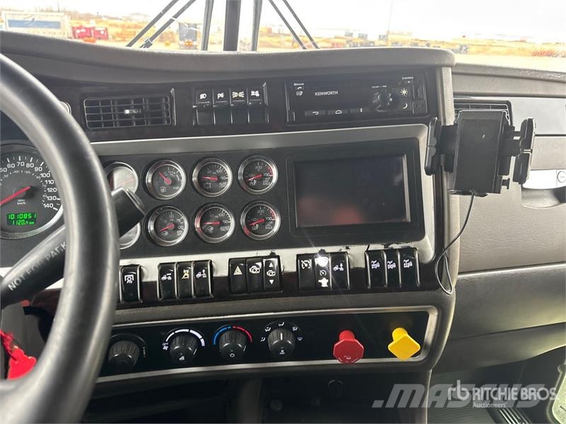 Kenworth W900 牵引车