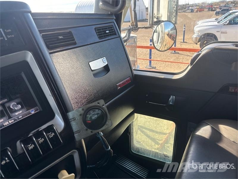 Kenworth W900 牵引车