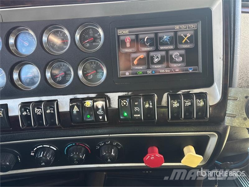 Kenworth W900 牵引车