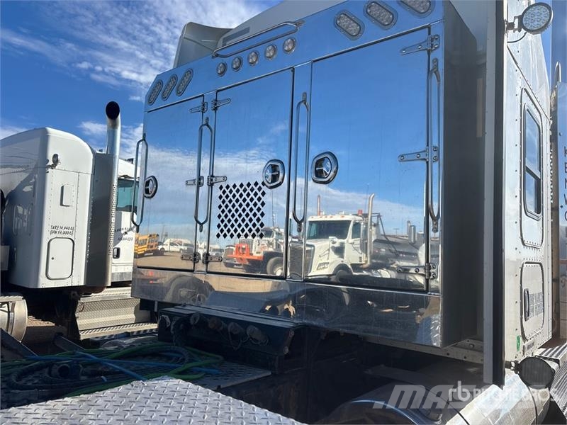 Kenworth W900 牵引车