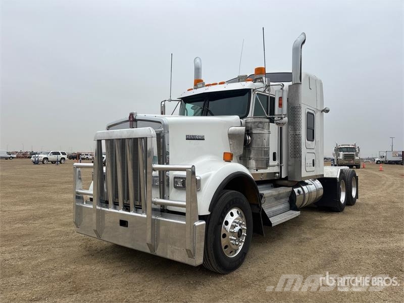 Kenworth W900 牵引车