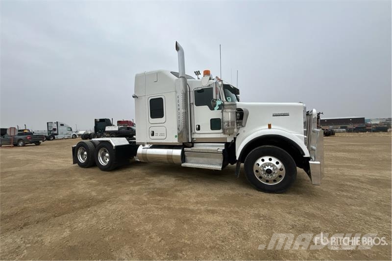 Kenworth W900 牵引车
