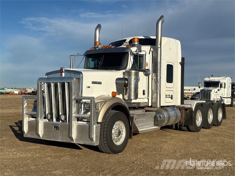 Kenworth W900 牵引车
