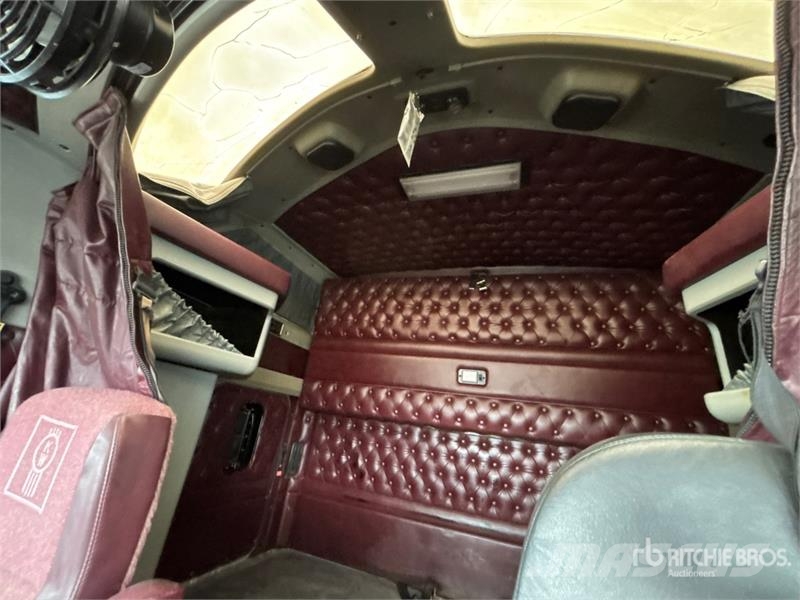 Kenworth W900 Тягачі