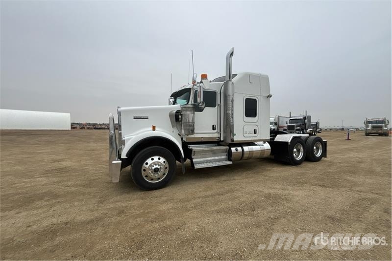 Kenworth W900 牵引车