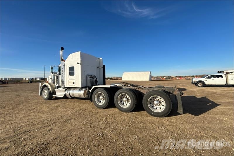 Kenworth W900 牵引车